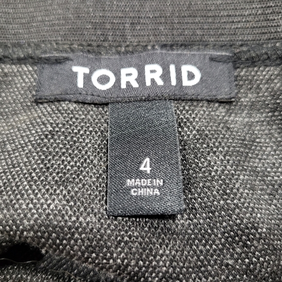 Torrid diamond 💎 plaid skirt - Picture 3 of 6